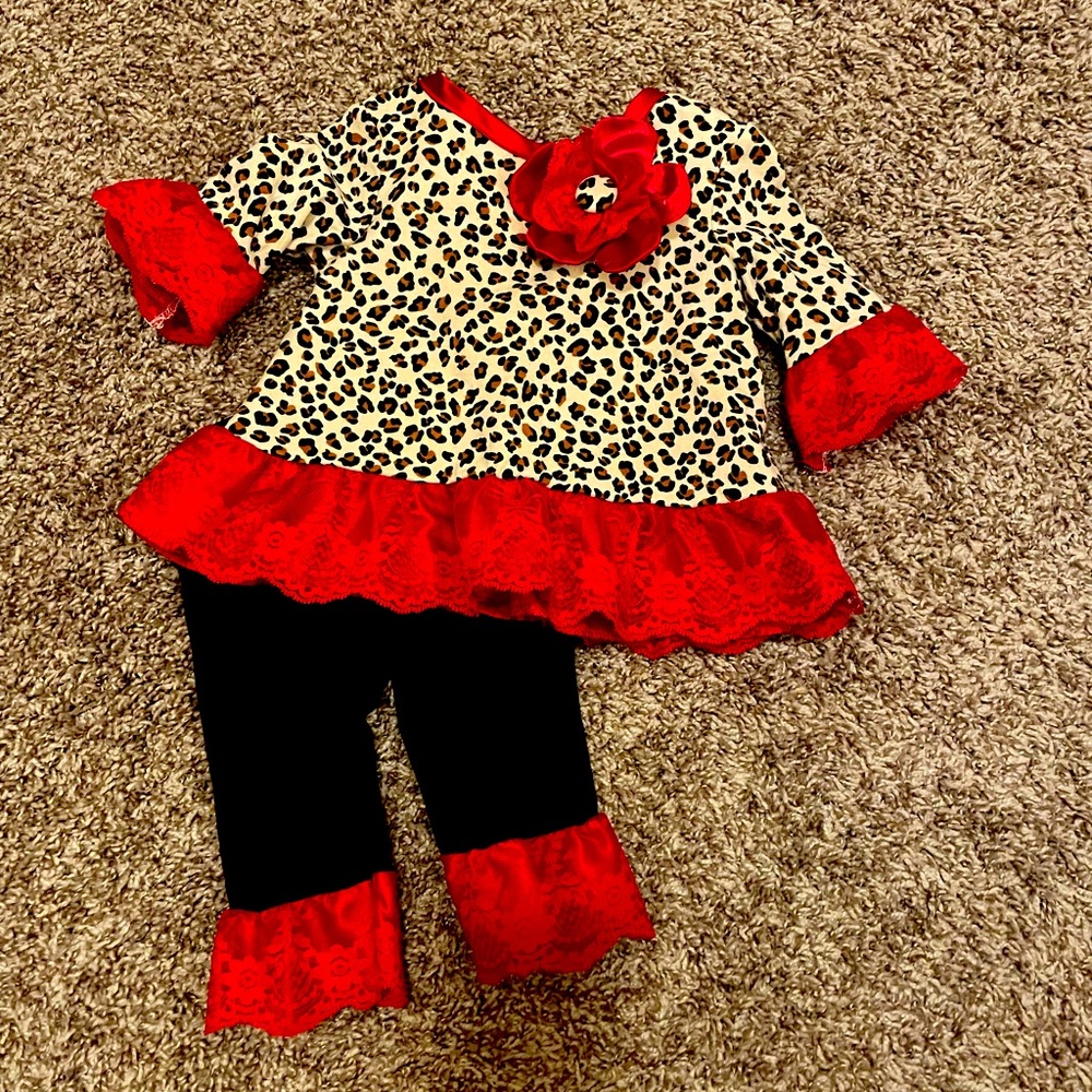 Beautiful leopard print with red outfit!! Like new condition. 6 months.